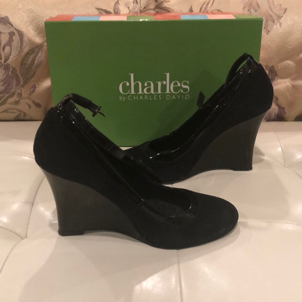 Charles by Charles David black suede/patent wedges